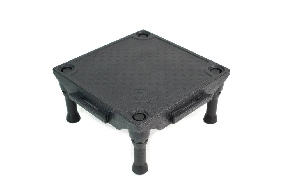 KLIMB Dog Training Platform - The Ultimate Dog Training Tool used during a German Shorthaired Pointer training session. Ideal for professional bird dog training and upland hunting dogs retrieving game. Perfect gear for puppy training courses demonstration.