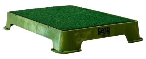 Cato Board Dog Training Platform – The Ultimate Place Board for Dogs Moss (tan) Turf used during a German Shorthaired Pointer training session. Ideal for professional bird dog training and upland hunting dogs retrieving game. Perfect gear for puppy training courses demonstration.