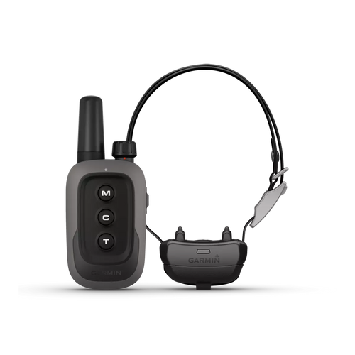 Garmin Delta® SE Dog E-Collar used during a German Shorthaired Pointer training session. Ideal for professional bird dog training and upland hunting dogs retrieving game. Perfect gear for puppy training courses demonstration.